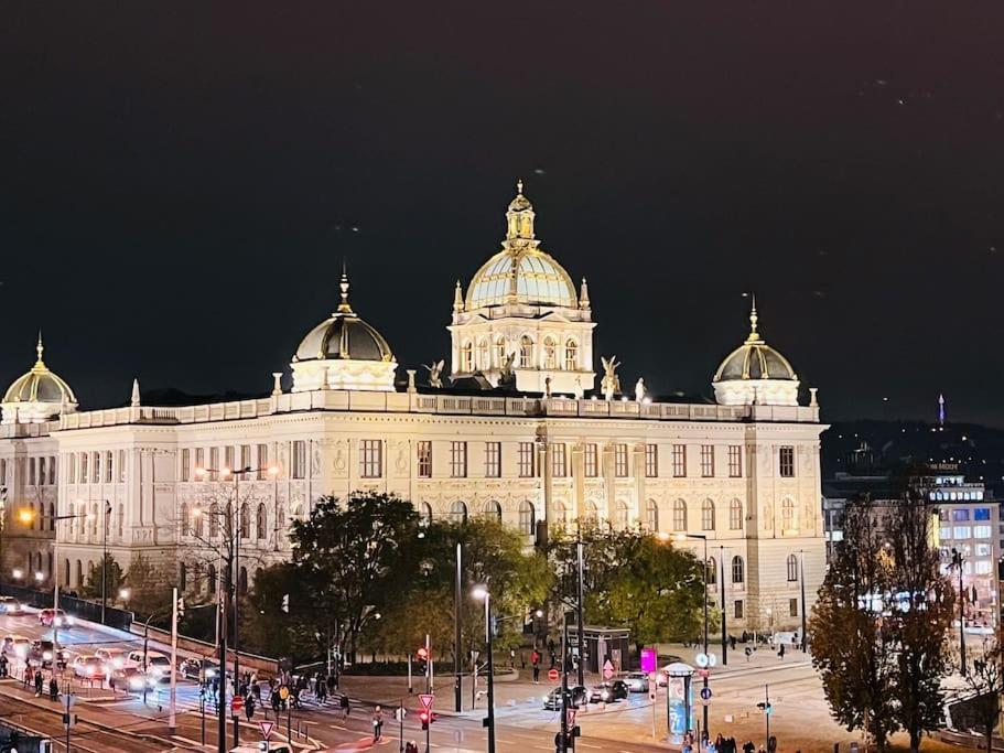 Apartment Royal Historical In Center Prag