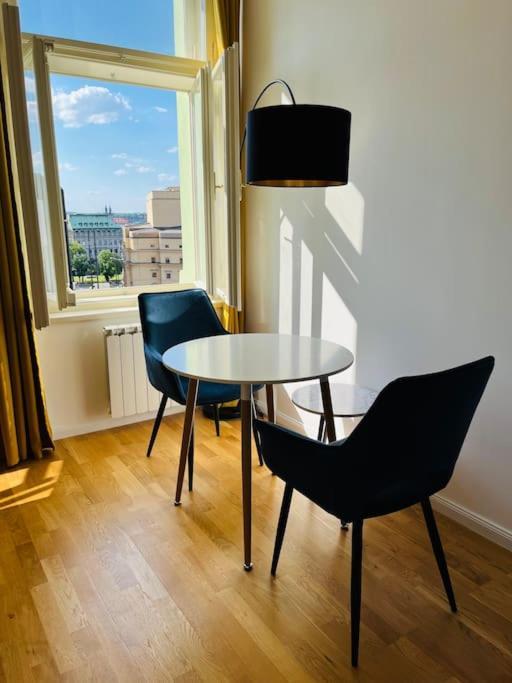 Royal Historical In Center Apartment Prag